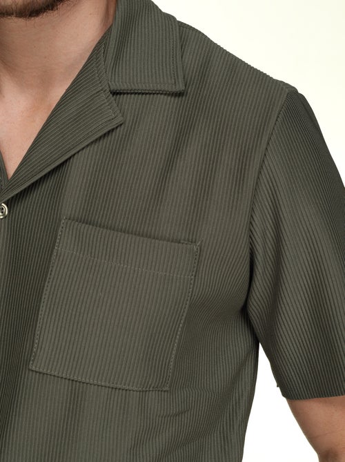 Conjunto de camisa e calções texturizados - Frilivin - Kiabi Conjunto de camisa e calções texturizados - Frilivin - Kiabi