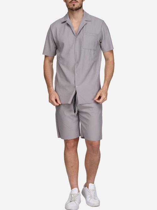 Conjunto de camisa e calções texturizados - Frilivin - Kiabi Conjunto de camisa e calções texturizados - Frilivin - Kiabi