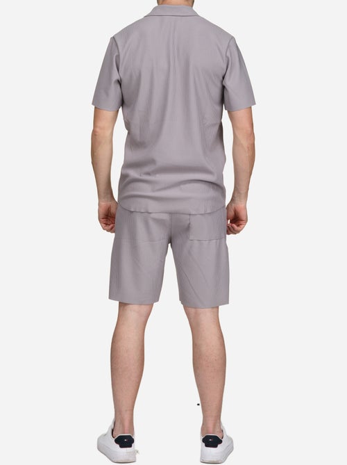 Conjunto de camisa e calções texturizados - Frilivin - Kiabi Conjunto de camisa e calções texturizados - Frilivin - Kiabi