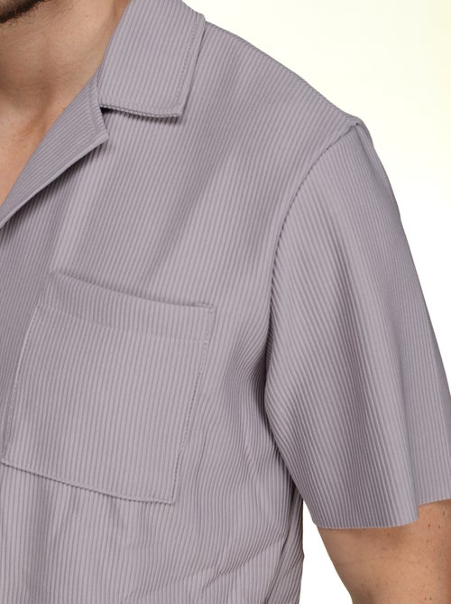 Conjunto de camisa e calções texturizados - Frilivin - Kiabi Conjunto de camisa e calções texturizados - Frilivin - Kiabi