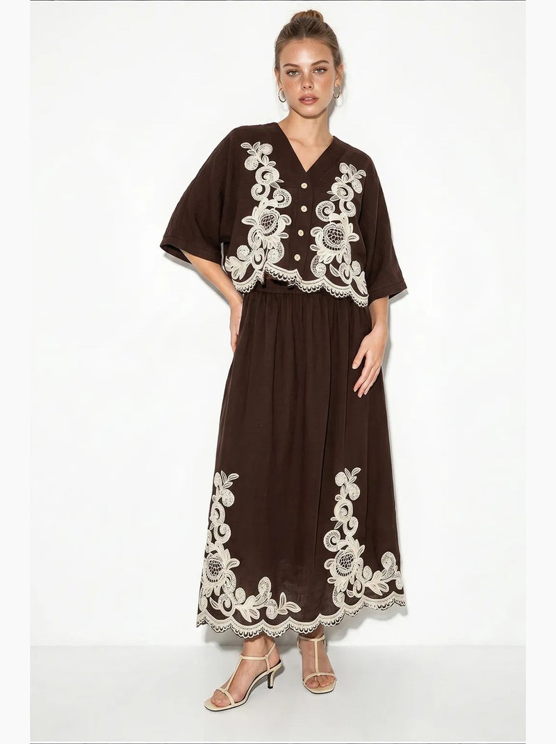 Conjunto de camisa oversized com decote em v bordada e mangas 3/4 e calças de perna larga lucci Castanho - Kiabi
