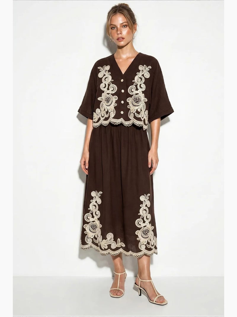 Conjunto de camisa oversized com decote em v bordada e mangas 3/4 e calças de perna larga lucci Castanho - Kiabi