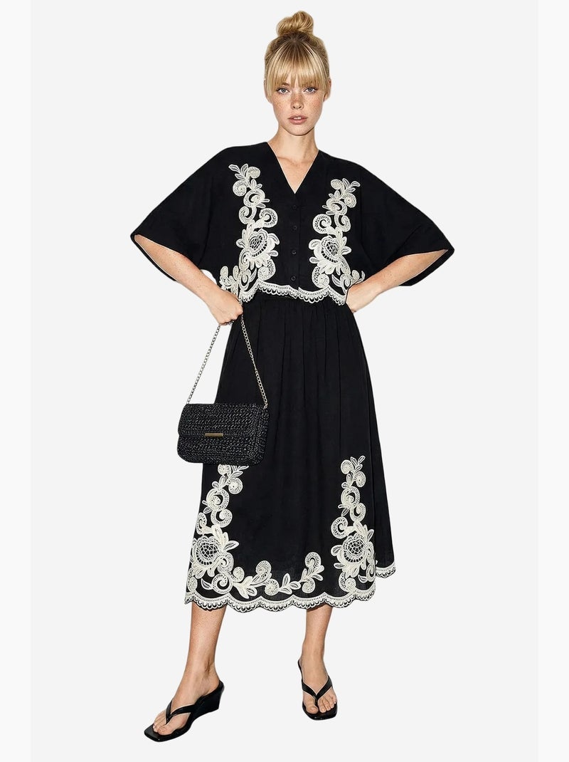Conjunto de camisa oversized com decote em v bordada e mangas 3/4 e calças de perna larga lucci Marfim/Preto - Kiabi