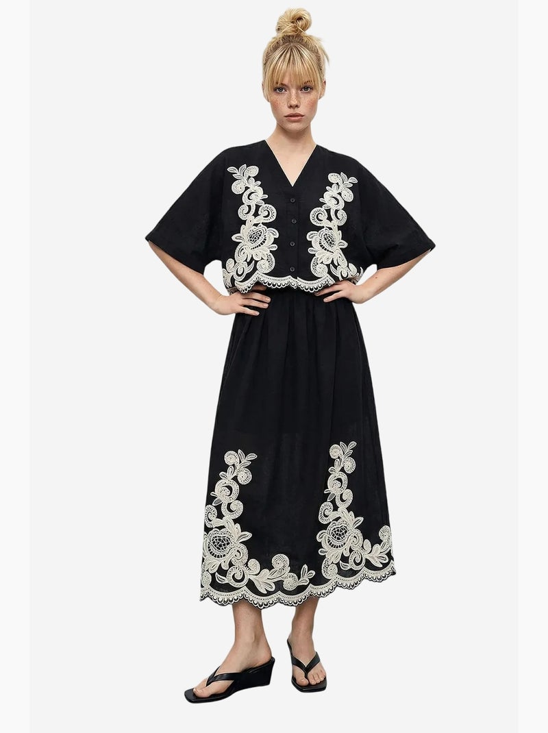 Conjunto de camisa oversized com decote em v bordada e mangas 3/4 e calças de perna larga lucci Marfim/Preto - Kiabi