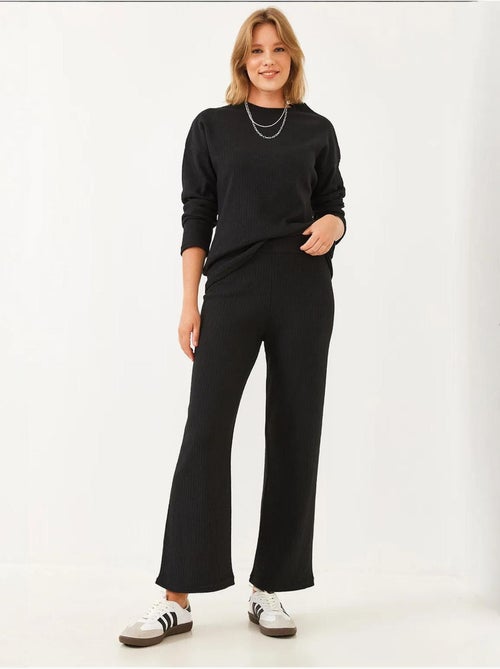 Conjunto de camisola de gola redonda e calças canelado texturizado lucci - Kiabi Conjunto de camisola de gola redonda e calças canelado texturizado lucci - Kiabi