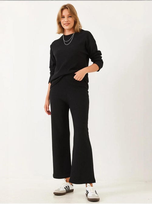 Conjunto de camisola de gola redonda e calças canelado texturizado lucci - Kiabi Conjunto de camisola de gola redonda e calças canelado texturizado lucci - Kiabi
