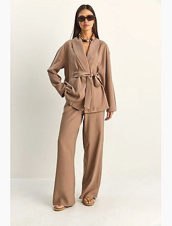Conjunto de cintura subida com detalhe de laço e gola xaile lucci