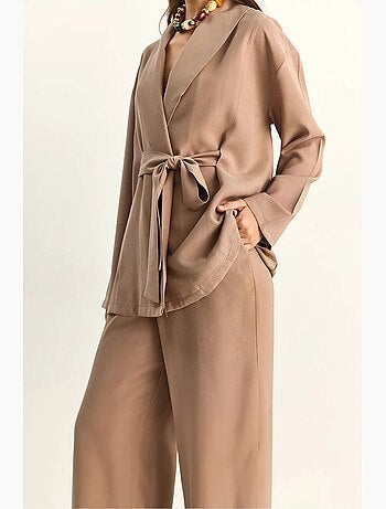 Conjunto de cintura subida com detalhe de laço e gola xaile lucci