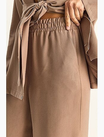 Conjunto de cintura subida com detalhe de laço e gola xaile lucci