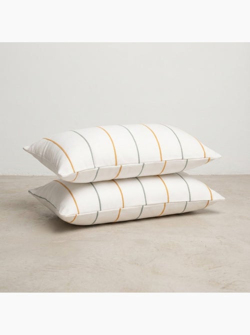 Conjunto de duas capas de almofada em algodão com fio em relevo, tecido texturizado. - Kiabi Conjunto de duas capas de almofada em algodão com fio em relevo, tecido texturizado. - Kiabi
