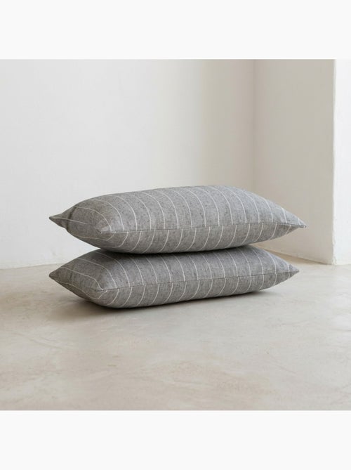 Conjunto de duas capas de almofada em algodão com fio em relevo, tecido texturizado. - Kiabi Conjunto de duas capas de almofada em algodão com fio em relevo, tecido texturizado. - Kiabi
