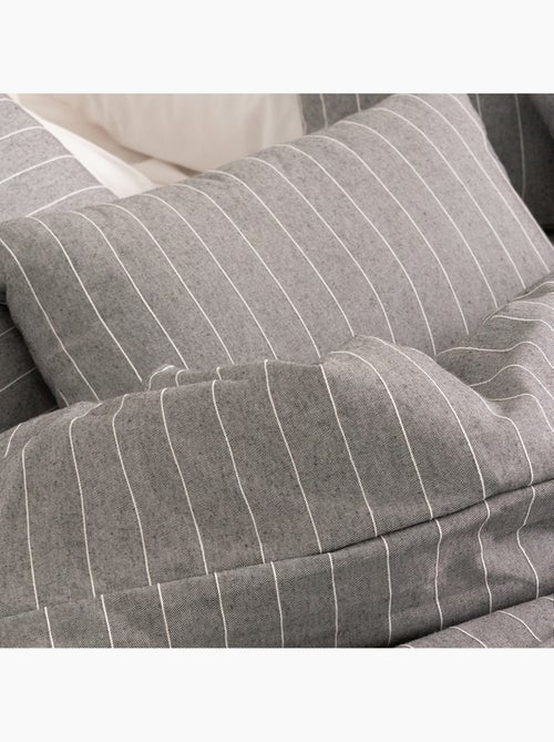 Conjunto de duas capas de almofada em algodão com fio em relevo, tecido texturizado. - Kiabi Conjunto de duas capas de almofada em algodão com fio em relevo, tecido texturizado. - Kiabi