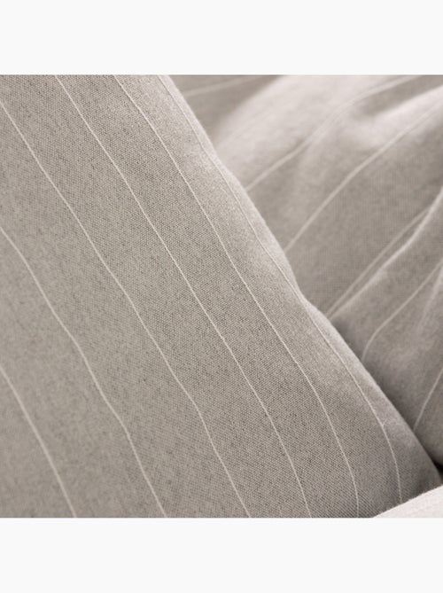 Conjunto de duas capas de almofada em algodão com fio em relevo, tecido texturizado. - Kiabi Conjunto de duas capas de almofada em algodão com fio em relevo, tecido texturizado. - Kiabi