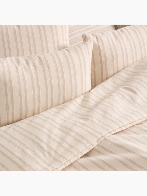Conjunto de duas capas de almofada em algodão com fio em relevo, tecido texturizado. - Kiabi Conjunto de duas capas de almofada em algodão com fio em relevo, tecido texturizado. - Kiabi