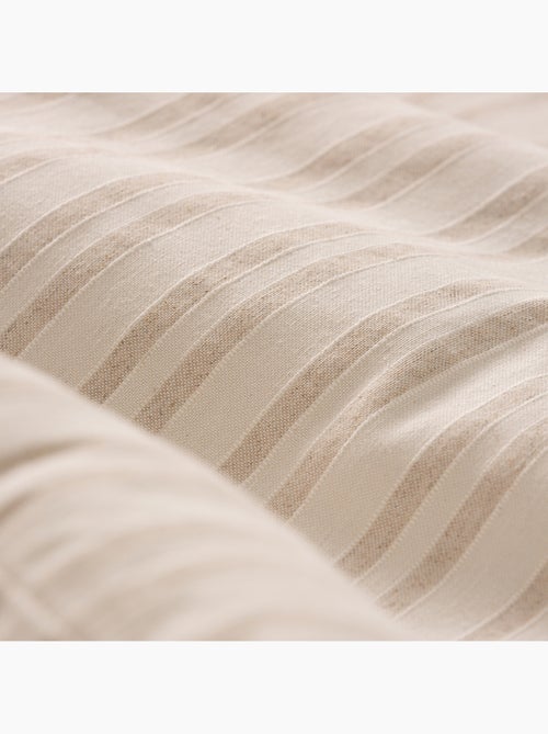 Conjunto de duas capas de almofada em algodão com fio em relevo, tecido texturizado. - Kiabi Conjunto de duas capas de almofada em algodão com fio em relevo, tecido texturizado. - Kiabi