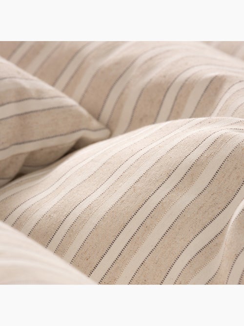 Conjunto de duas capas de almofada em algodão com fio em relevo, tecido texturizado. - Kiabi Conjunto de duas capas de almofada em algodão com fio em relevo, tecido texturizado. - Kiabi