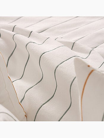 Conjunto de duas capas de almofada em algodão com fio em relevo, tecido texturizado.