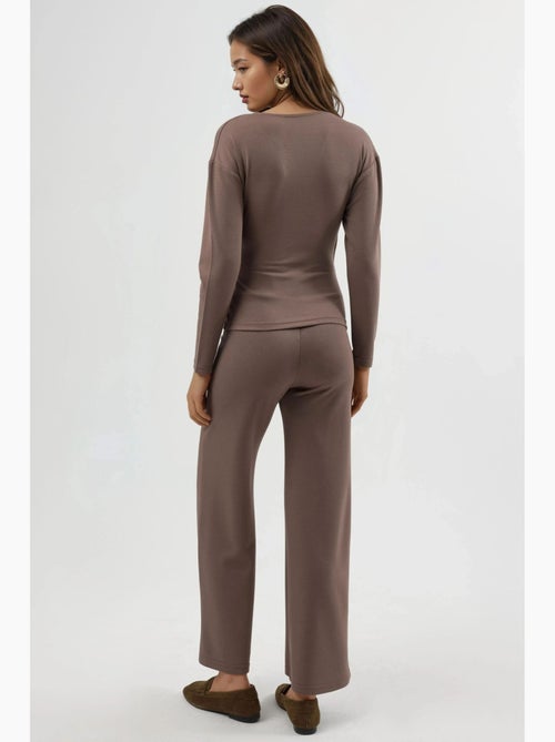 Conjunto de duas peças com blusa e calças com detalhes de acessório, hiccup - Kiabi Conjunto de duas peças com blusa e calças com detalhes de acessório, hiccup - Kiabi