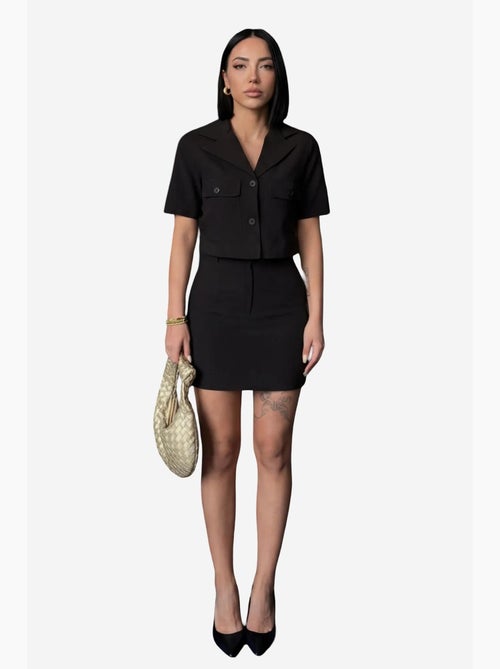 Conjunto de duas peças com camisa cropped de manga curta e minissaia my fashion - Kiabi Conjunto de duas peças com camisa cropped de manga curta e minissaia my fashion - Kiabi