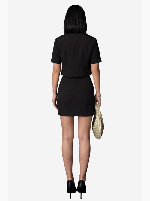 Conjunto de duas peças com camisa cropped de manga curta e minissaia my fashion - Kiabi Conjunto de duas peças com camisa cropped de manga curta e minissaia my fashion - Kiabi