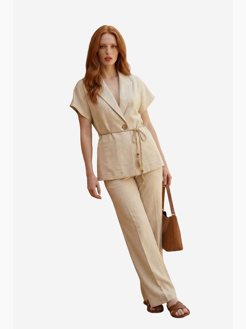 Conjunto de duas peças com cintura subida, decote em v e detalhe de atilhos. My fashion Creme - Kiabi