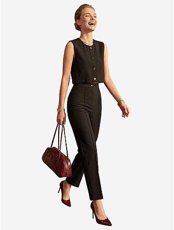 Conjunto de duas peças com colete curto de gola redonda e calças de cintura subida my fashion