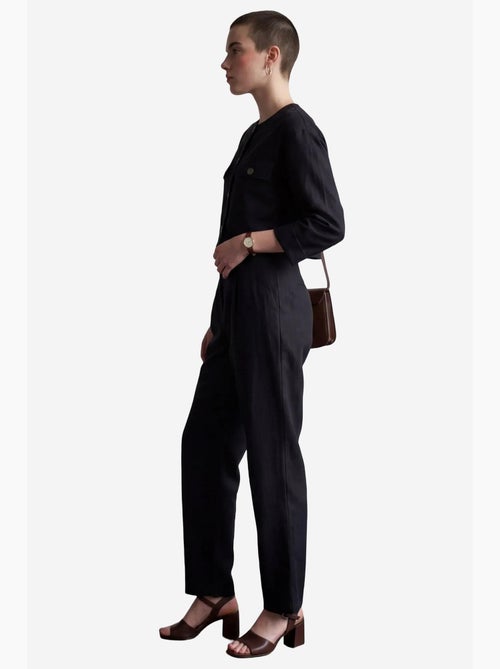 Conjunto de duas peças com decote redondo, bolso e botões my fashion - Kiabi Conjunto de duas peças com decote redondo, bolso e botões my fashion - Kiabi