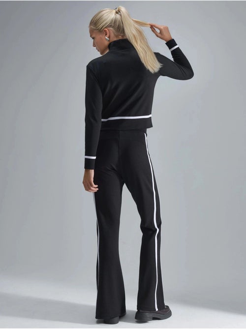 Conjunto de duas peças com sweatshirt com fecho e calças à boca de sino hiccup - Kiabi Conjunto de duas peças com sweatshirt com fecho e calças à boca de sino hiccup - Kiabi