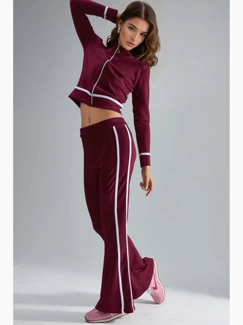 Conjunto de duas peças com sweatshirt com fecho e calças à boca de sino hiccup - Kiabi Conjunto de duas peças com sweatshirt com fecho e calças à boca de sino hiccup - Kiabi
