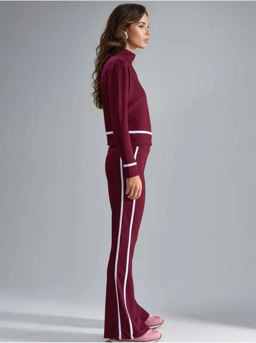 Conjunto de duas peças com sweatshirt com fecho e calças à boca de sino hiccup - Kiabi Conjunto de duas peças com sweatshirt com fecho e calças à boca de sino hiccup - Kiabi