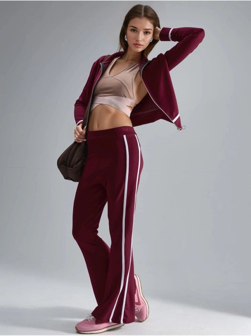Conjunto de duas peças com sweatshirt com fecho e calças à boca de sino hiccup - Kiabi Conjunto de duas peças com sweatshirt com fecho e calças à boca de sino hiccup - Kiabi