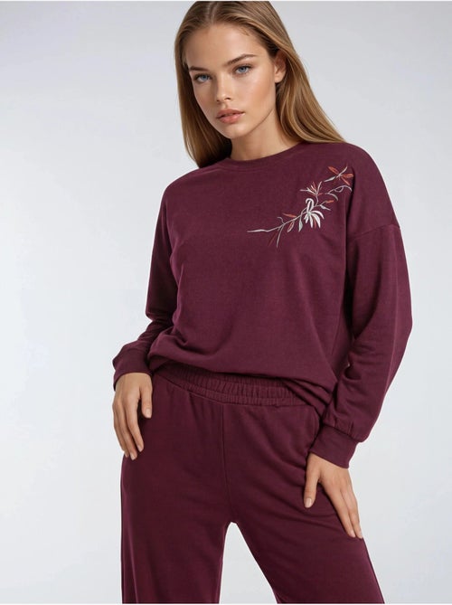 Conjunto de duas peças com sweatshirt de gola redonda bordada e calças de perna reta hiccup - Kiabi Conjunto de duas peças com sweatshirt de gola redonda bordada e calças de perna reta hiccup - Kiabi