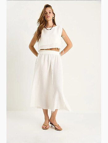 Conjunto de duas peças de blusa e saia texturizadas em musselina