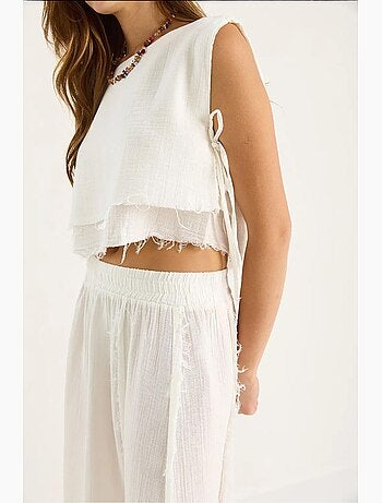 Conjunto de duas peças de blusa e saia texturizadas em musselina
