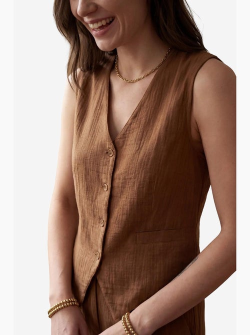 Conjunto de duas peças em algodão texturizado com colete de decote em v e calças my fashion - Kiabi Conjunto de duas peças em algodão texturizado com colete de decote em v e calças my fashion - Kiabi