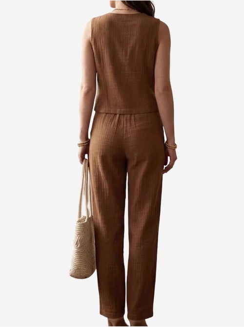 Conjunto de duas peças em algodão texturizado com colete de decote em v e calças my fashion - Kiabi Conjunto de duas peças em algodão texturizado com colete de decote em v e calças my fashion - Kiabi