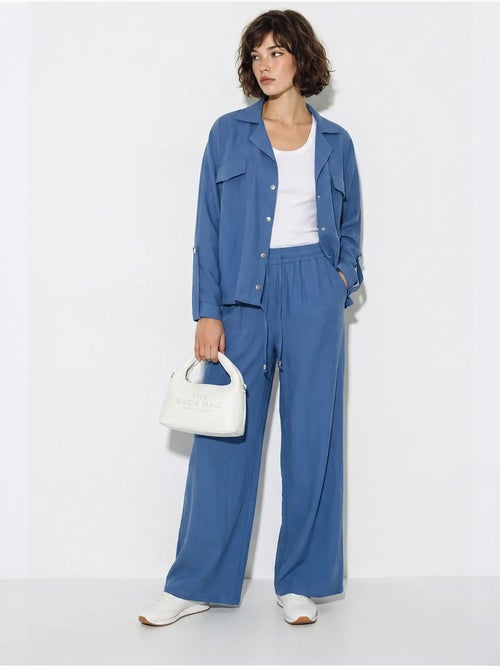 Conjunto de duas peças em crepe com blusa e calças de perna larga lucci - Kiabi Conjunto de duas peças em crepe com blusa e calças de perna larga lucci - Kiabi
