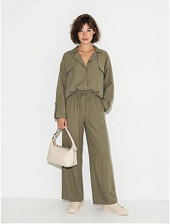 Conjunto de duas peças em crepe com blusa e calças de perna larga lucci