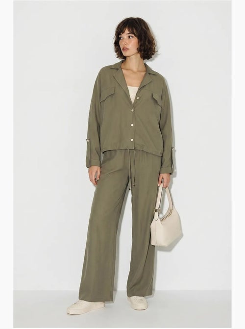 Conjunto de duas peças em crepe com blusa e calças de perna larga lucci - Kiabi Conjunto de duas peças em crepe com blusa e calças de perna larga lucci - Kiabi