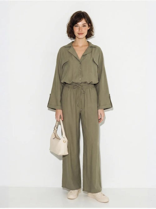 Conjunto de duas peças em crepe com blusa e calças de perna larga lucci - Kiabi Conjunto de duas peças em crepe com blusa e calças de perna larga lucci - Kiabi