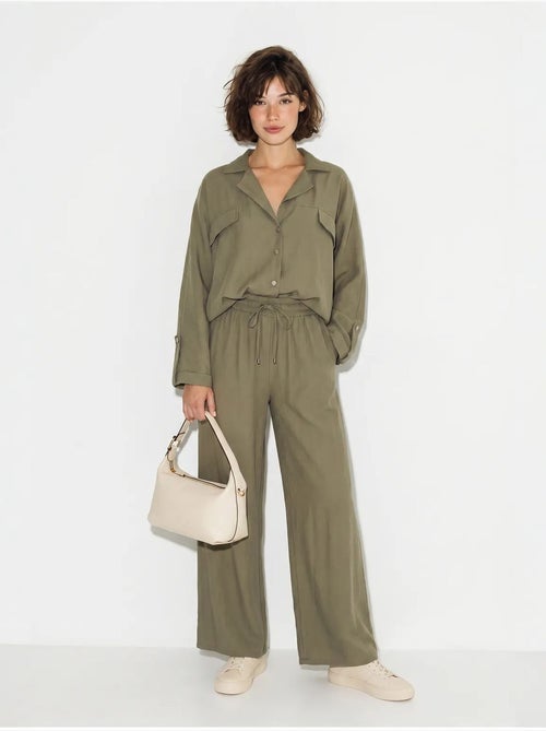 Conjunto de duas peças em crepe com blusa e calças de perna larga lucci - Kiabi Conjunto de duas peças em crepe com blusa e calças de perna larga lucci - Kiabi