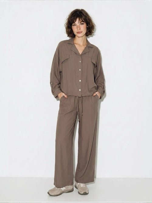 Conjunto de duas peças em crepe com blusa e calças de perna larga lucci - Kiabi Conjunto de duas peças em crepe com blusa e calças de perna larga lucci - Kiabi