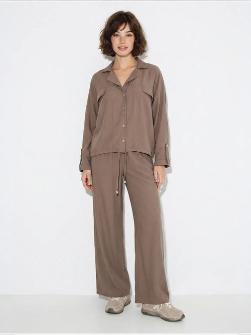 Conjunto de duas peças em crepe com blusa e calças de perna larga lucci - Kiabi Conjunto de duas peças em crepe com blusa e calças de perna larga lucci - Kiabi