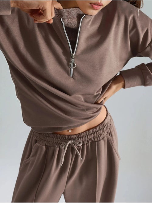 Conjunto de duas peças modal touch com gola com fecho hiccup - Kiabi Conjunto de duas peças modal touch com gola com fecho hiccup - Kiabi