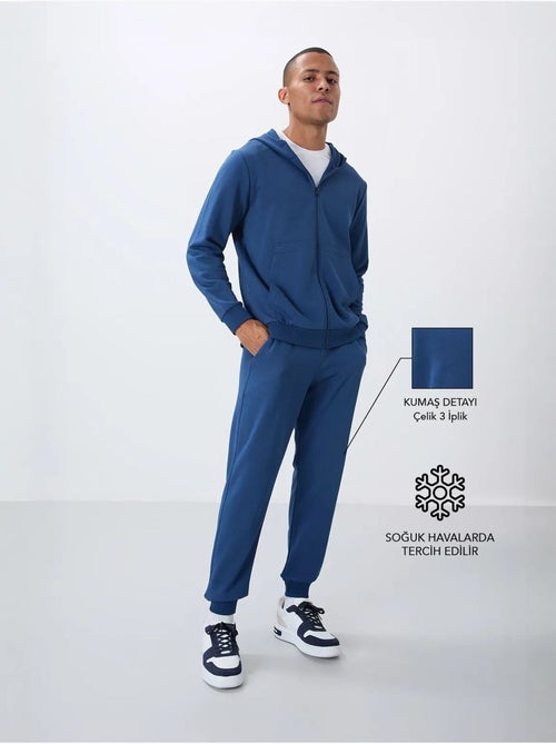 Conjunto de homem de sweatshirt com capuz e calças tommy - Kiabi Conjunto de homem de sweatshirt com capuz e calças tommy - Kiabi