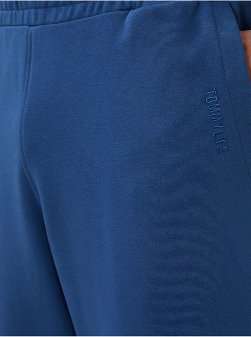 Conjunto de homem de sweatshirt com capuz e calças tommy - Kiabi Conjunto de homem de sweatshirt com capuz e calças tommy - Kiabi