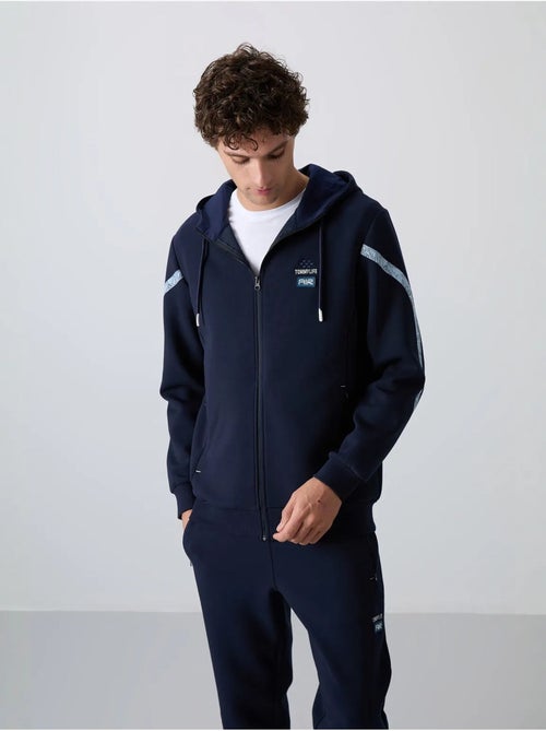 Conjunto de homem de sweatshirt com capuz e calças tommy - Kiabi Conjunto de homem de sweatshirt com capuz e calças tommy - Kiabi
