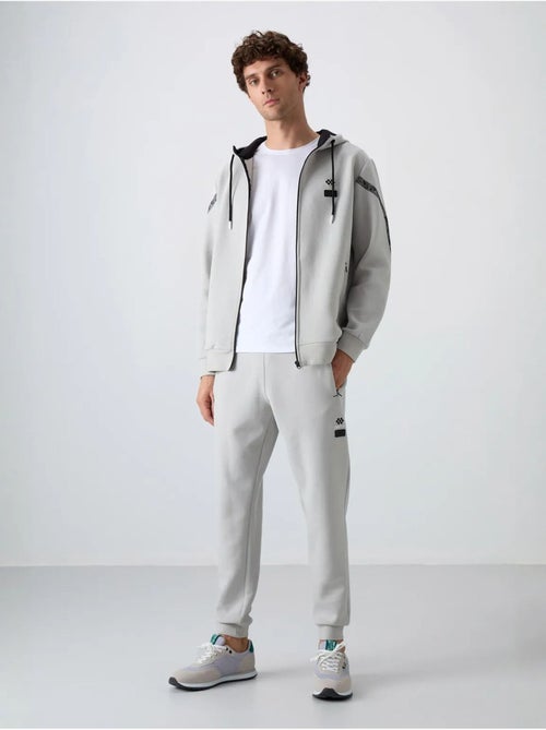 Conjunto de homem de sweatshirt com capuz e calças tommy - Kiabi Conjunto de homem de sweatshirt com capuz e calças tommy - Kiabi