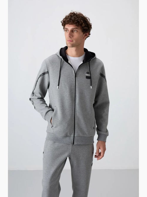 Conjunto de homem de sweatshirt com capuz e calças tommy - Kiabi Conjunto de homem de sweatshirt com capuz e calças tommy - Kiabi