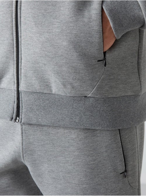 Conjunto de homem de sweatshirt com capuz e calças tommy - Kiabi Conjunto de homem de sweatshirt com capuz e calças tommy - Kiabi